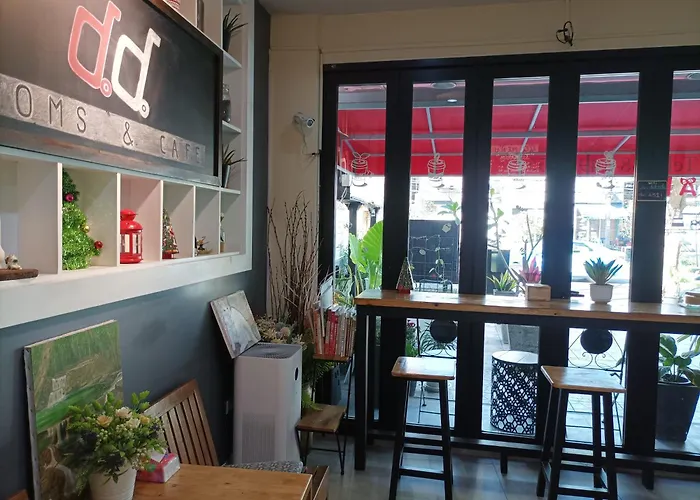 Double D & Cafe Hotel