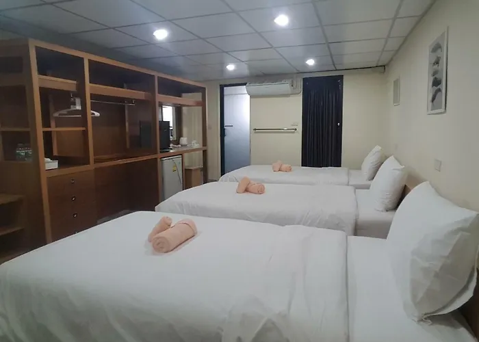 Double D & Cafe Hotel